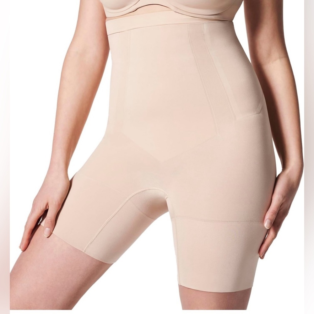 Spanx Women's Oncore High Waisted Mid-Thigh Shorts Soft Nude